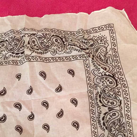 Stylish Red and White Bandana Set - Picture 15 of 16